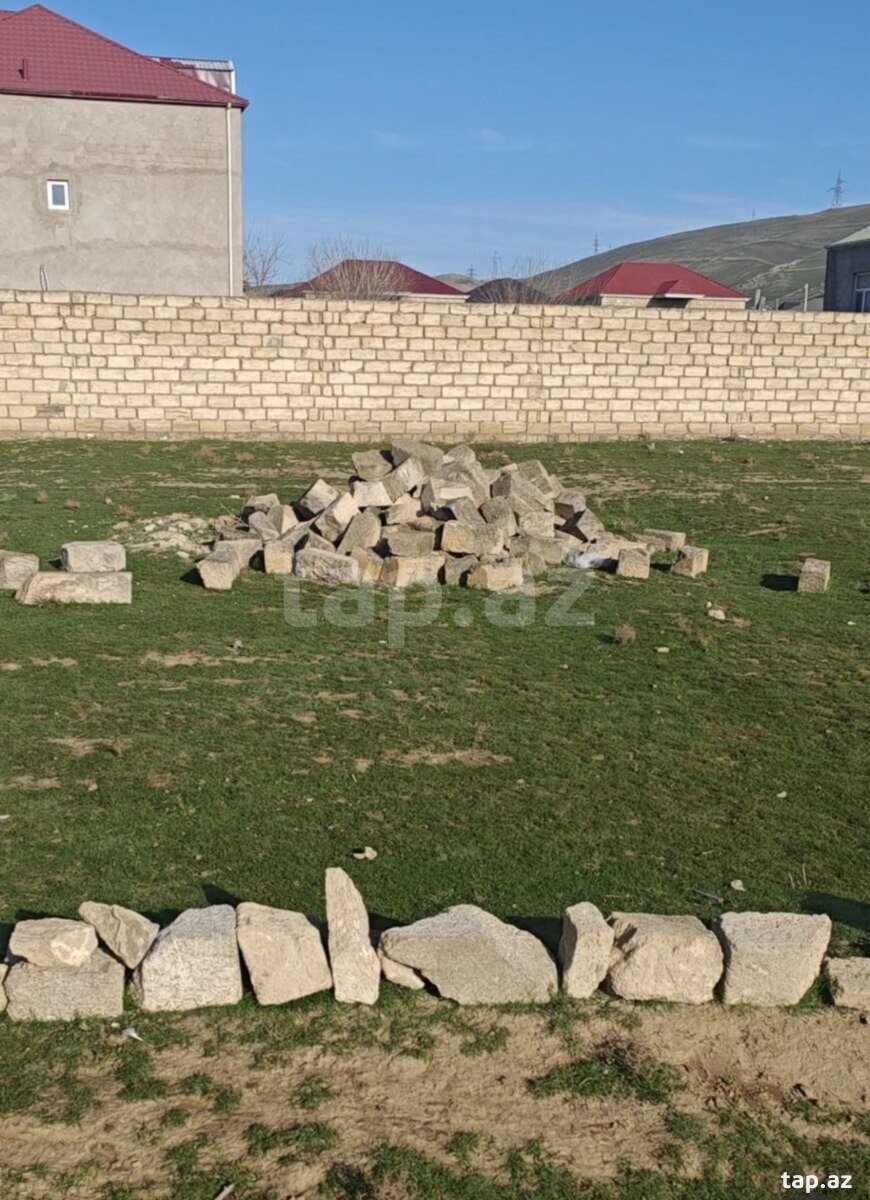 Torpaq satılır, Bakı