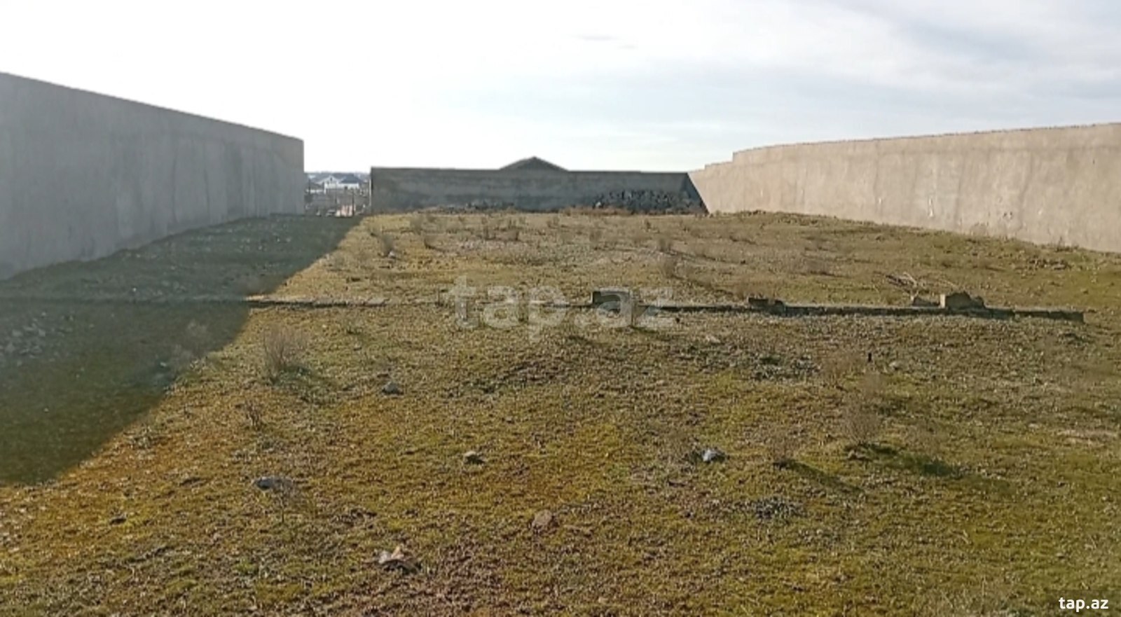 Torpaq satılır, Bakı