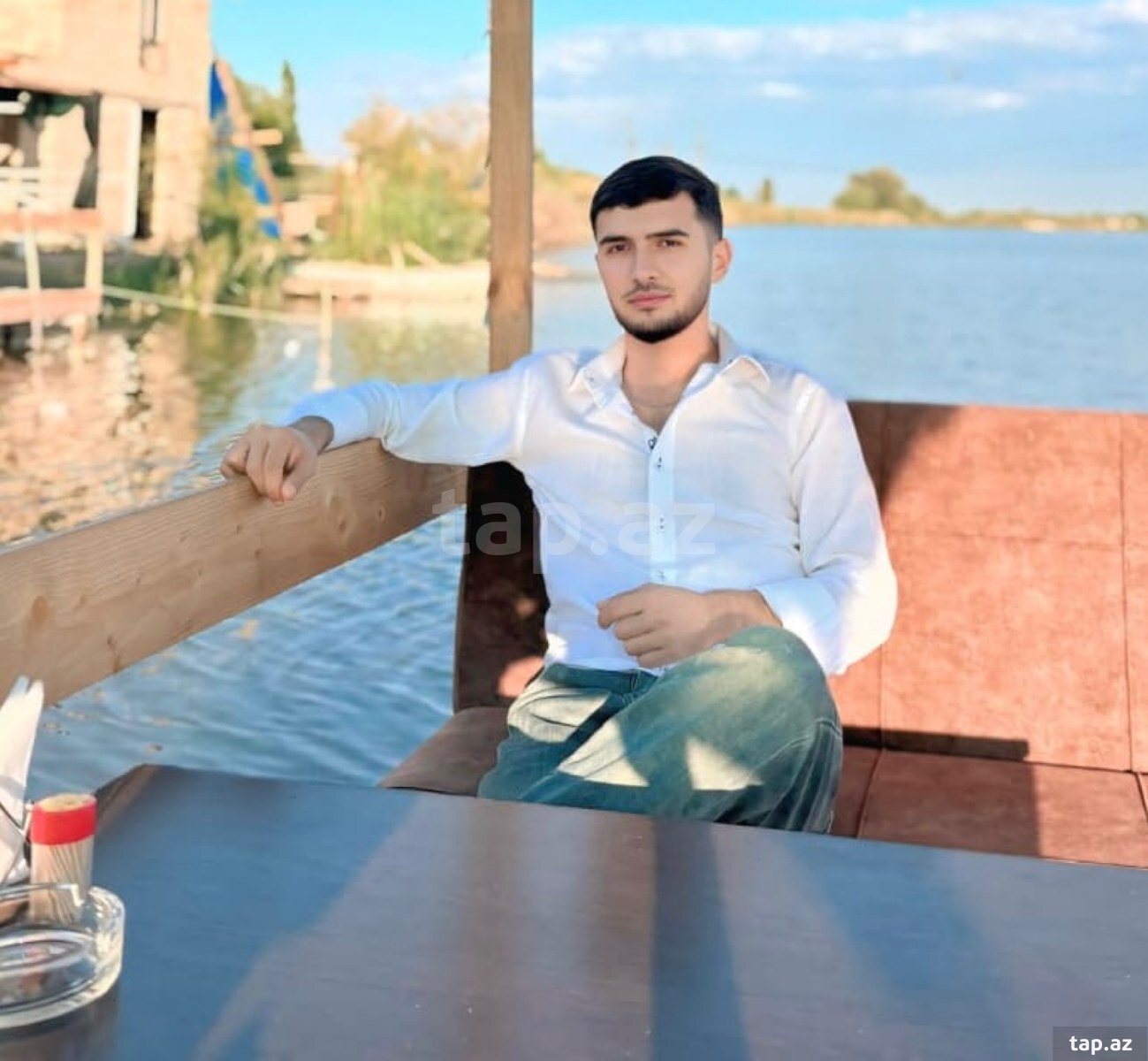 Ofisiant işi axtarıram