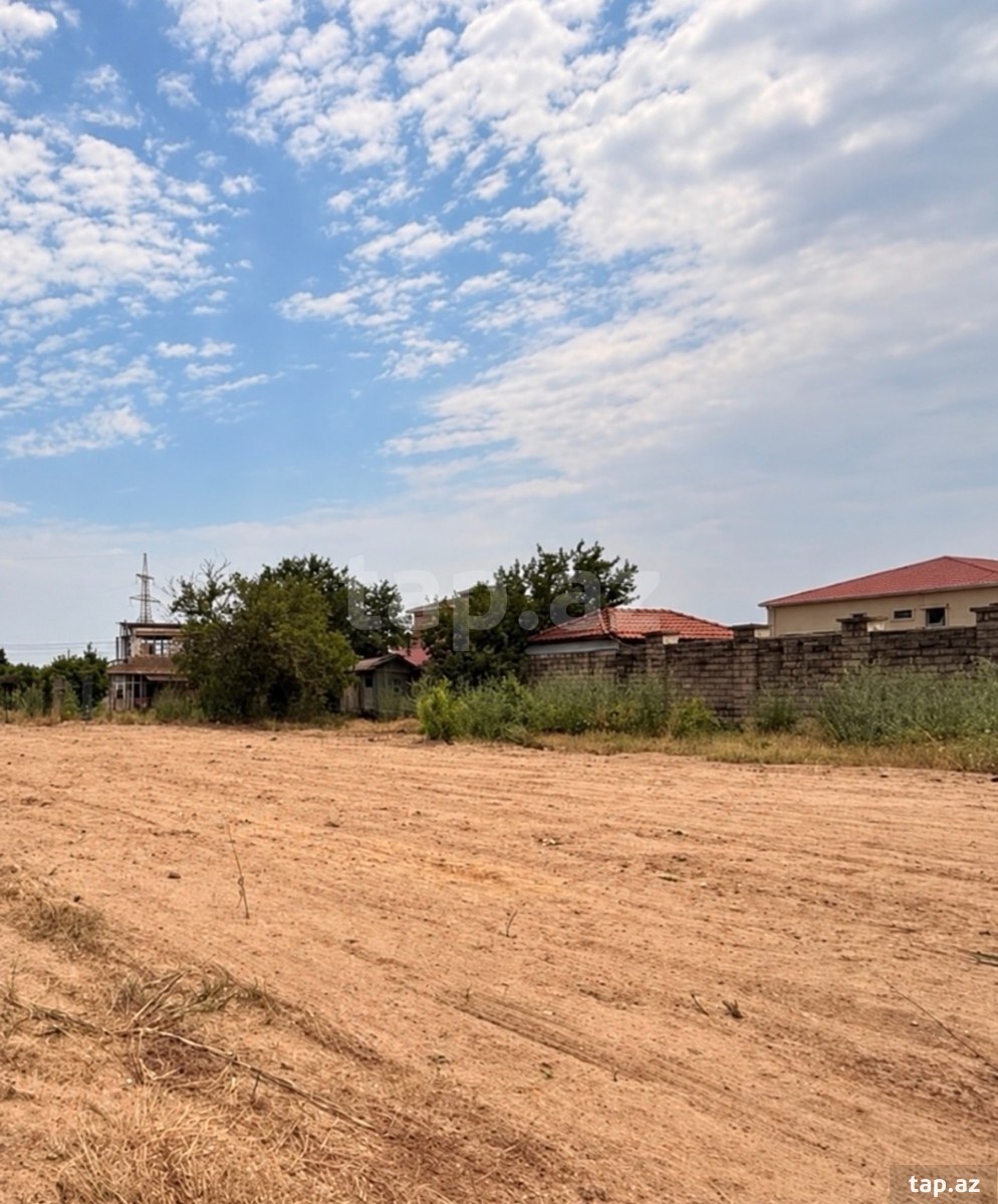 Torpaq satılır, Bakı
