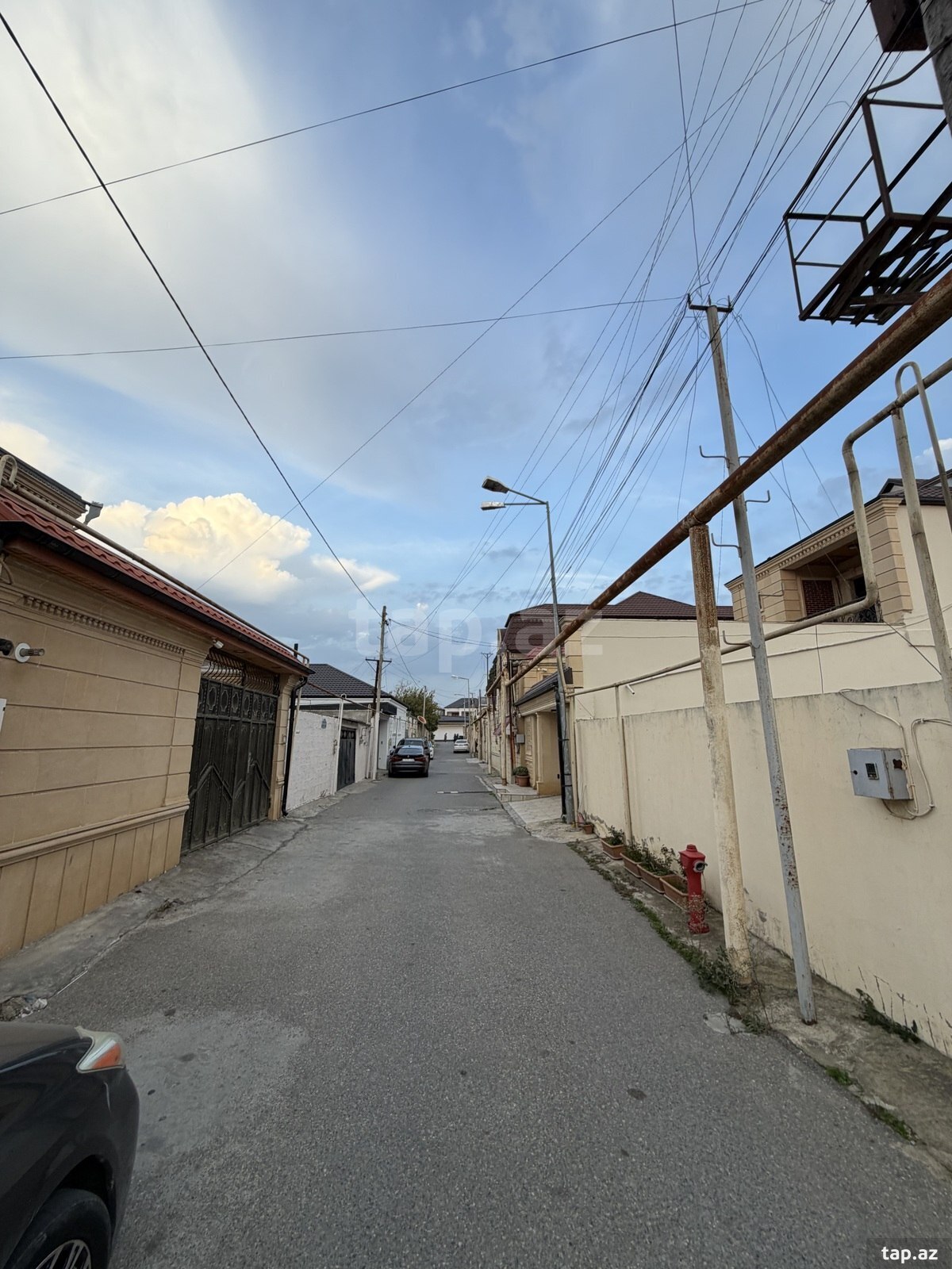 Torpaq satılır, Bakı