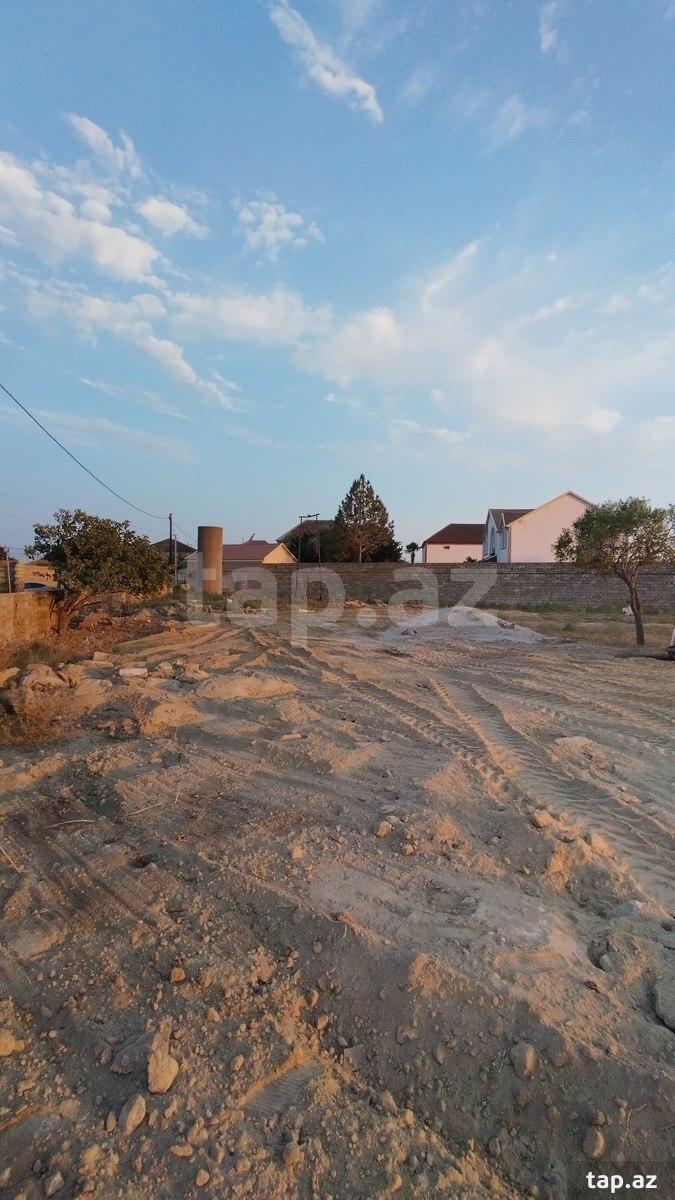 Torpaq satılır, Bakı