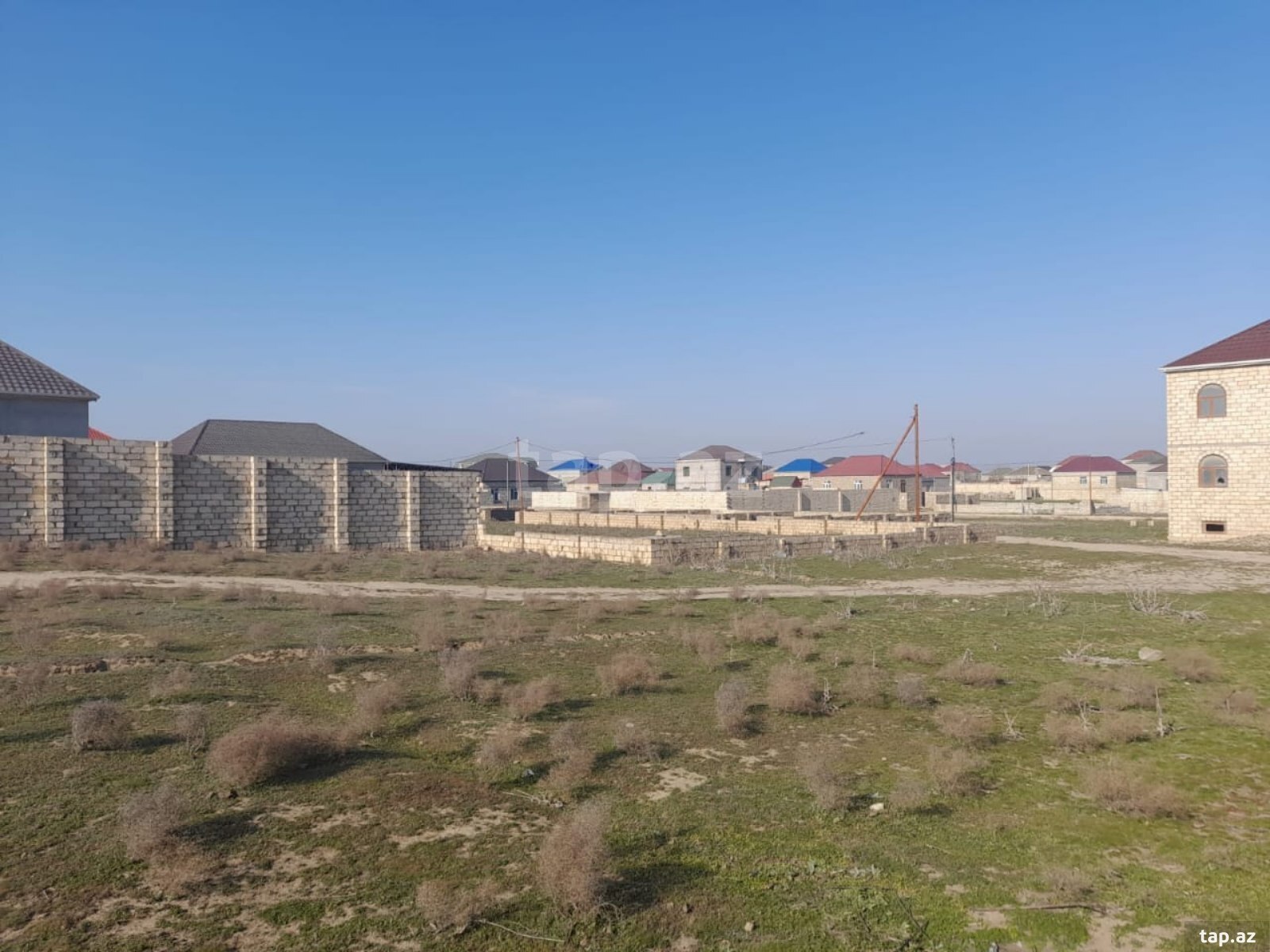 Torpaq satılır, Bakı