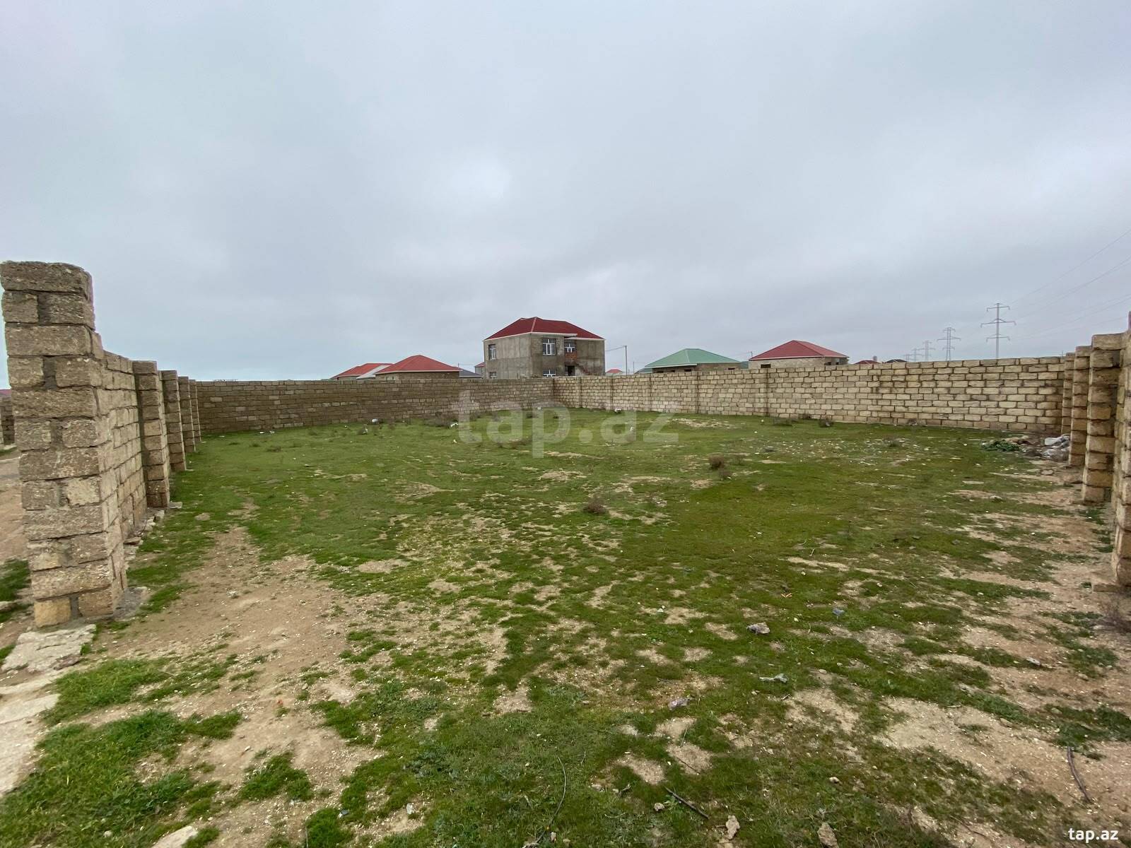Torpaq satılır, Bakı