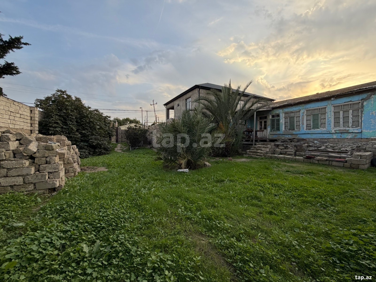 Torpaq satılır, Bakı