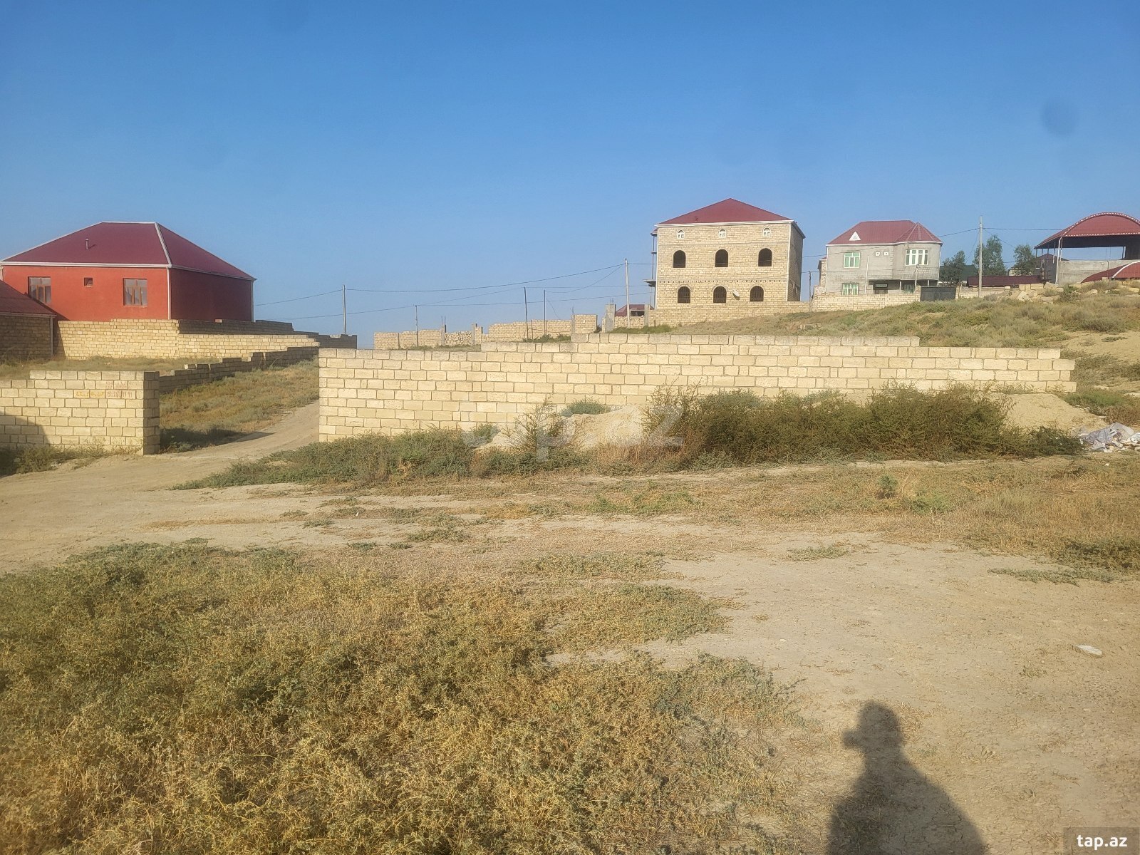 Torpaq satılır, Bakı