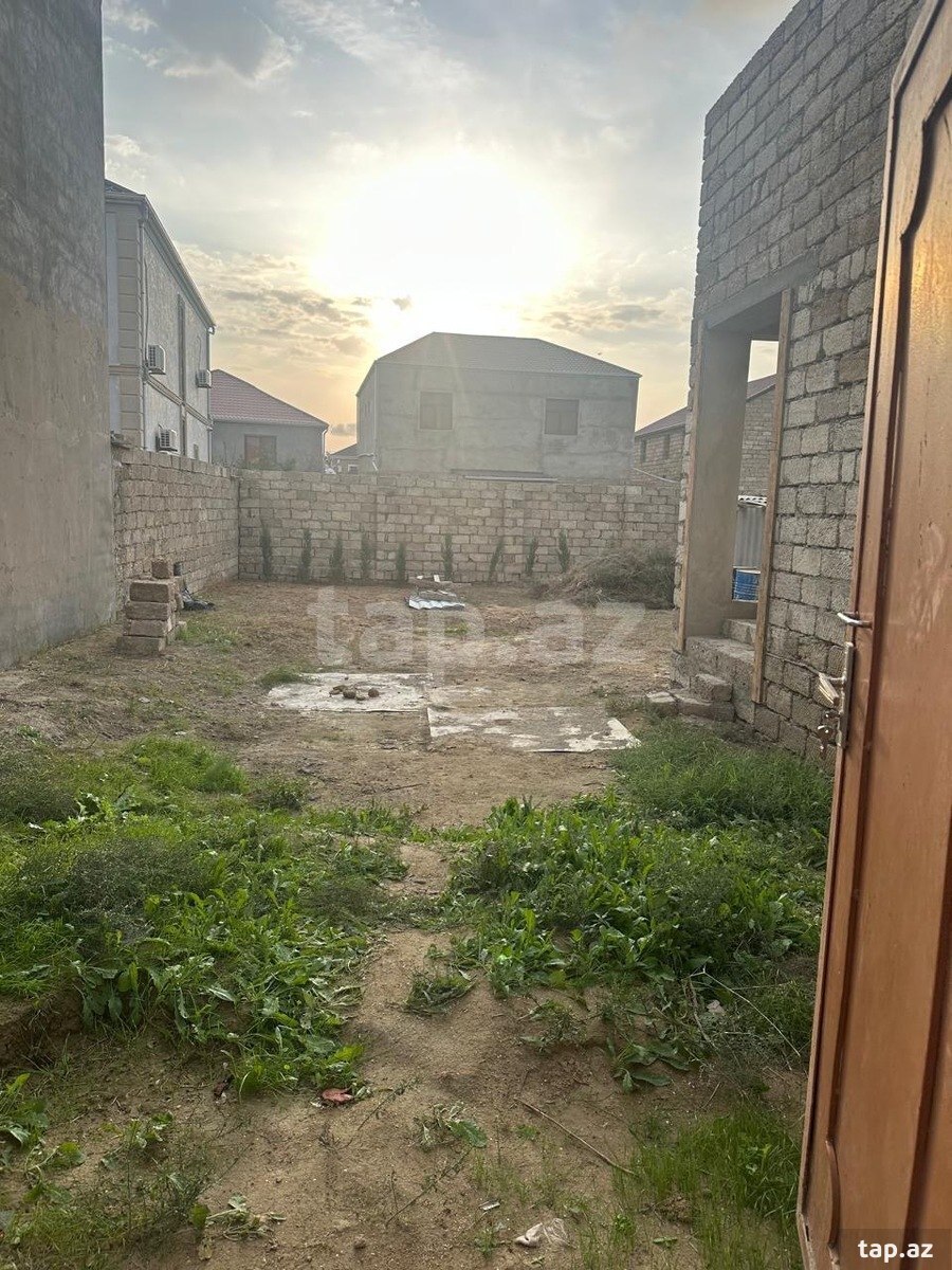 Torpaq satılır, Bakı