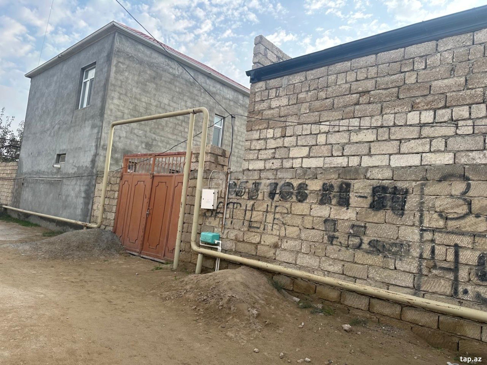 Torpaq satılır, Bakı