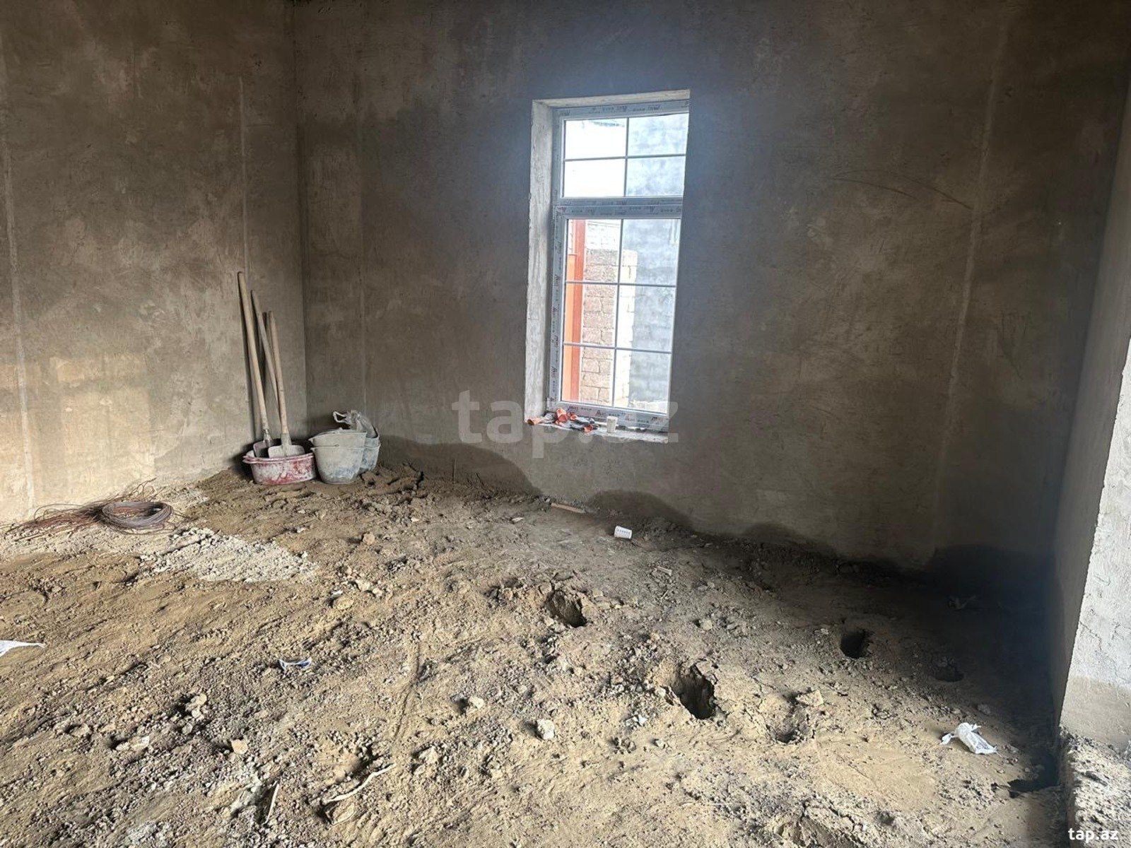Torpaq satılır, Bakı