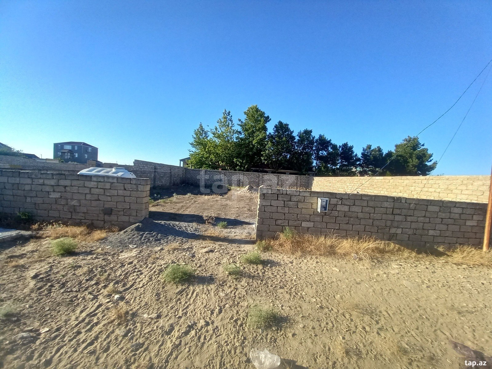 Torpaq satılır, Bakı