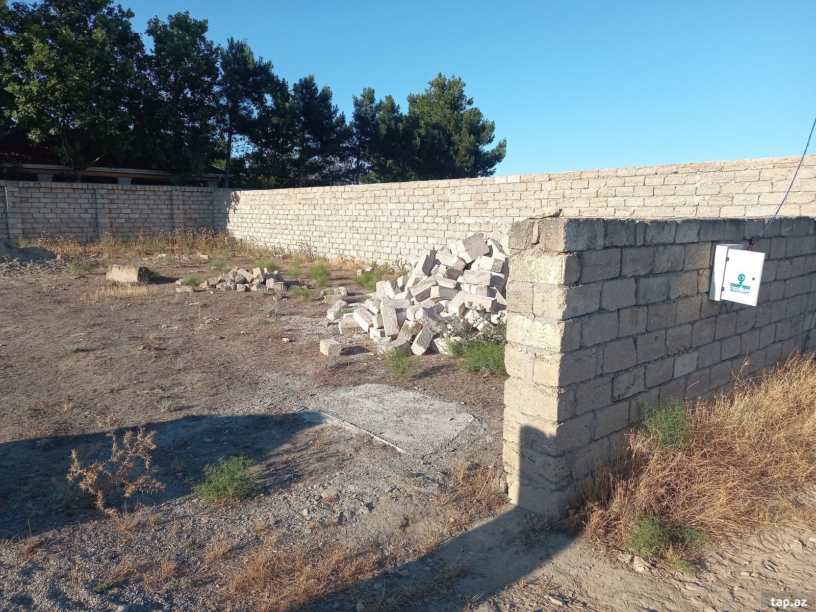 Torpaq satılır, Bakı