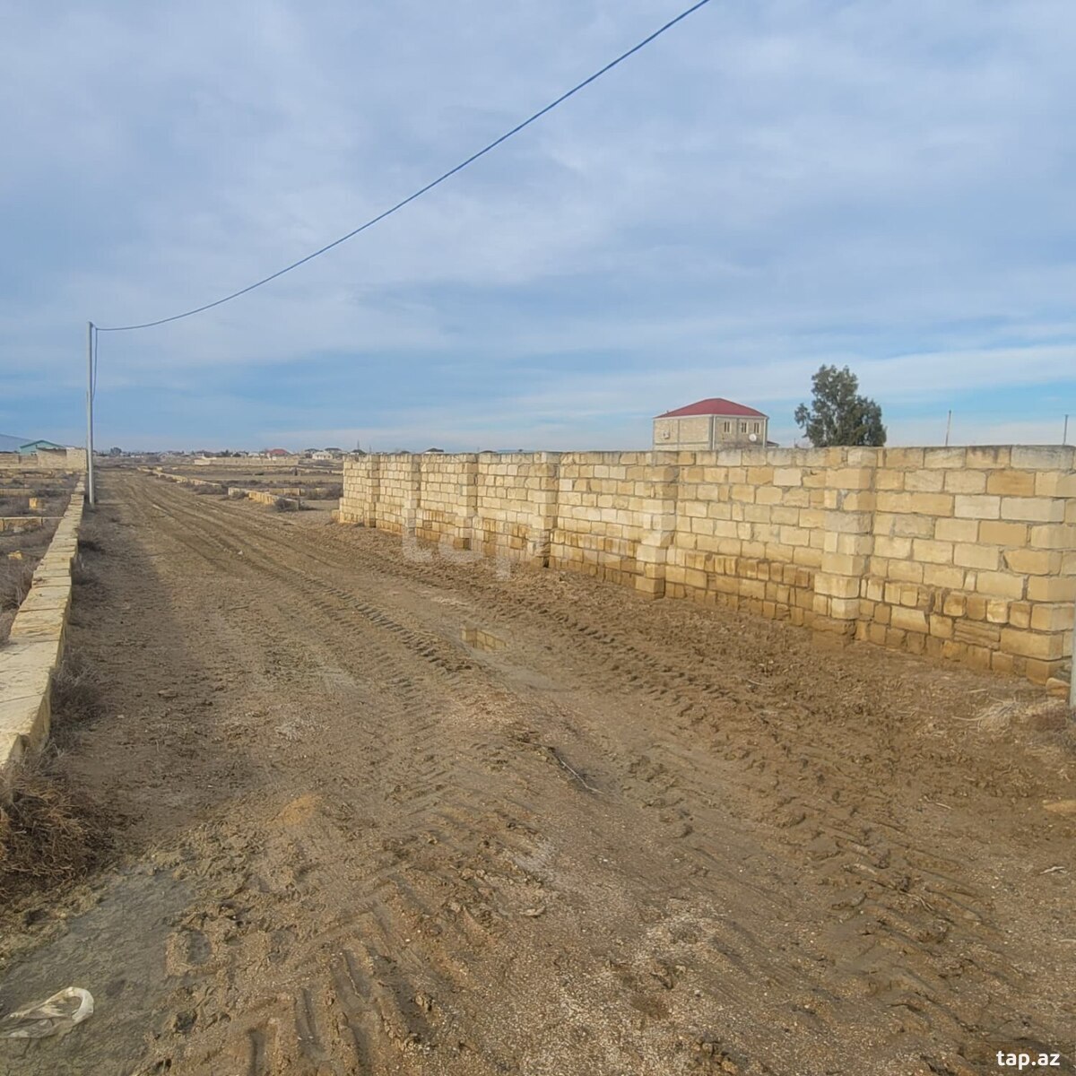 Torpaq satılır, Bakı