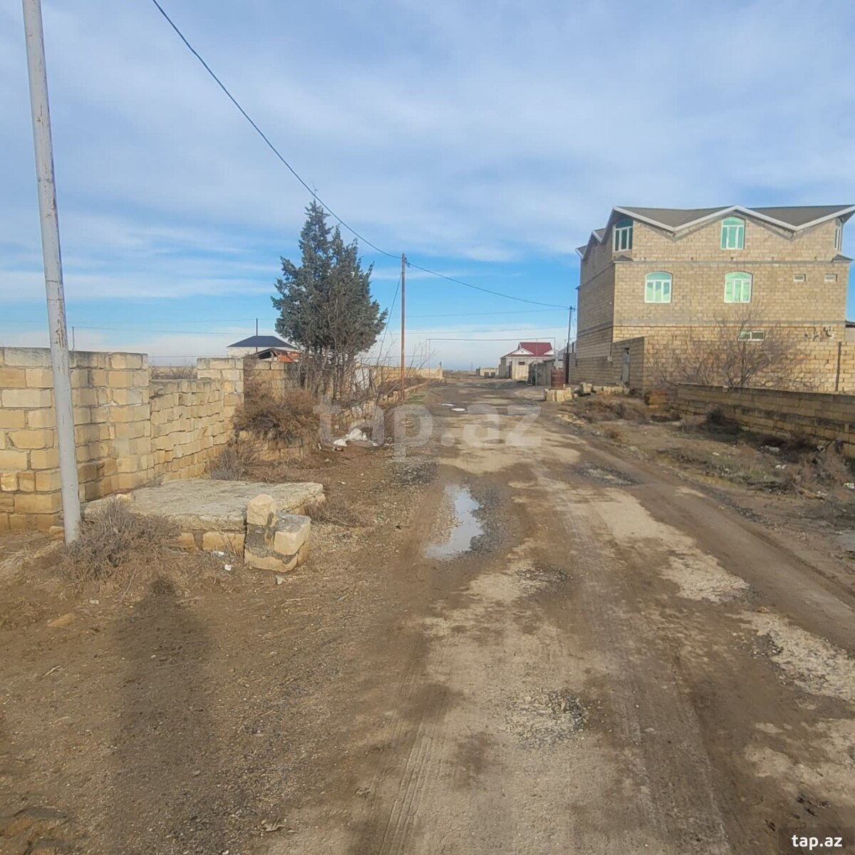 Torpaq satılır, Bakı