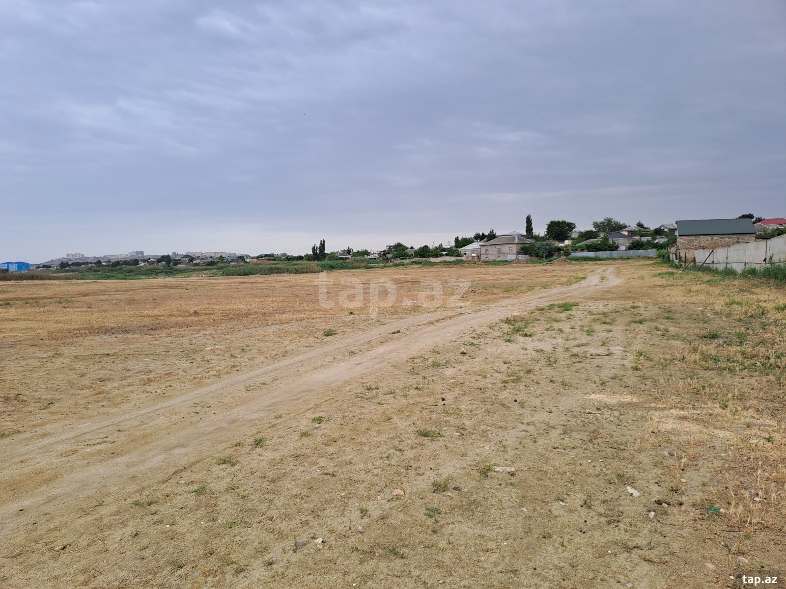 Torpaq satılır, Bakı
