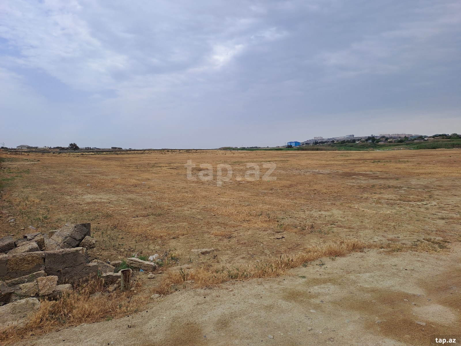Torpaq satılır, Bakı