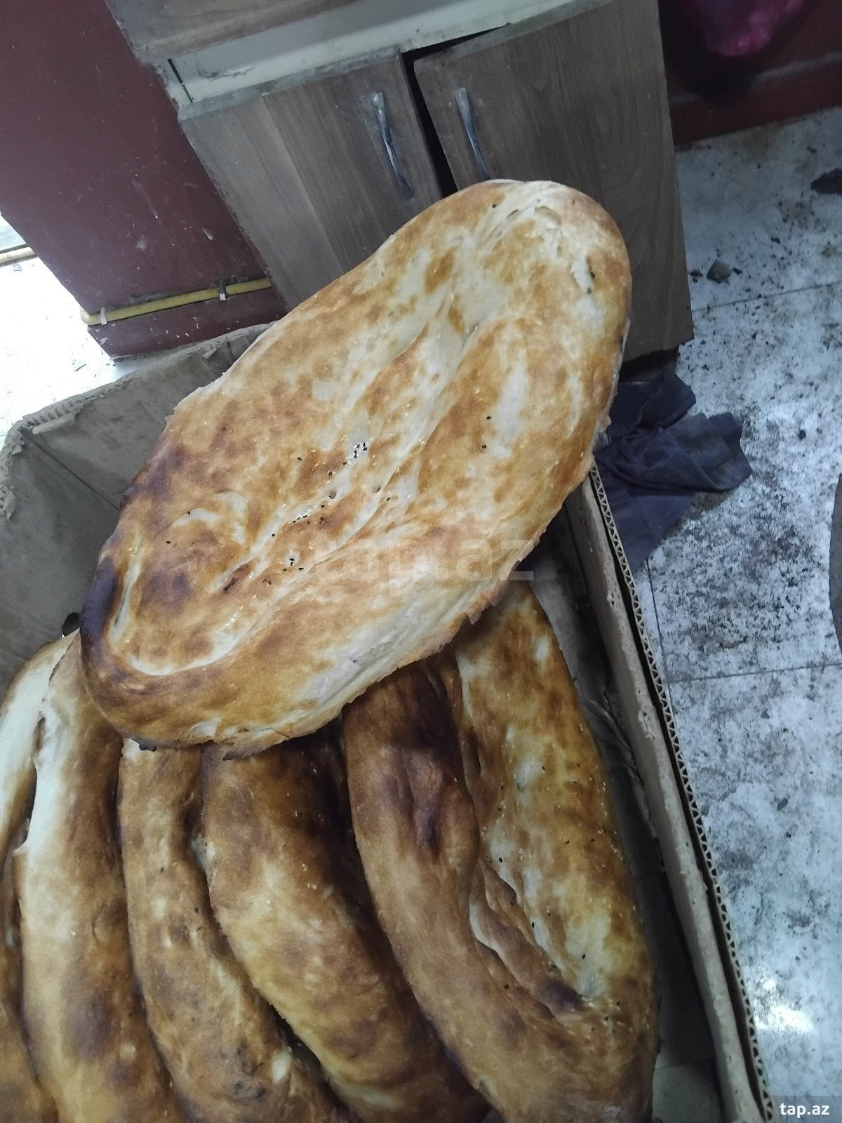 Çörəkçi tələb olunur