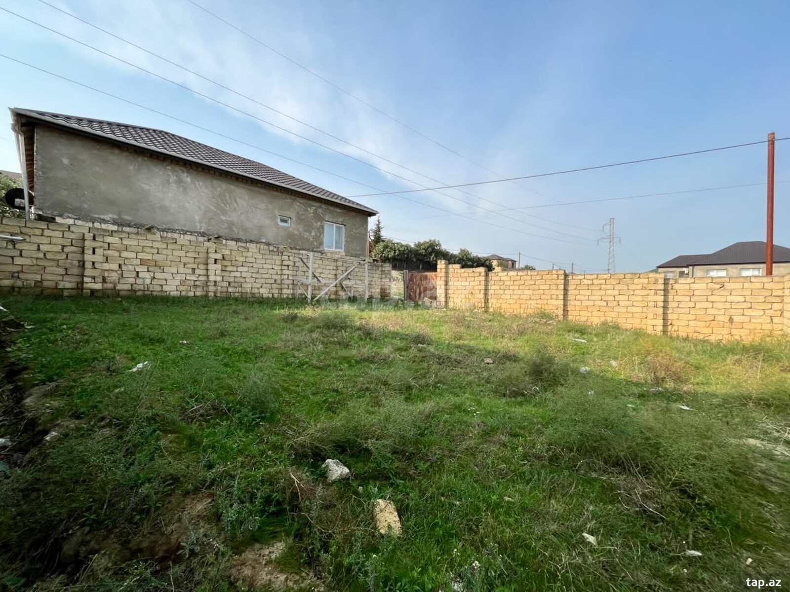 Torpaq satılır, Bakı