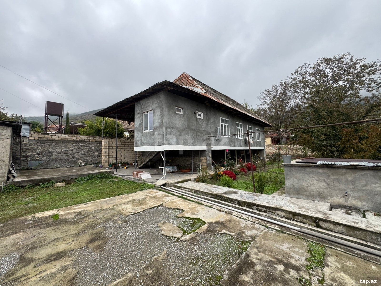3 otaqlı həyət evi satılır, Şəki