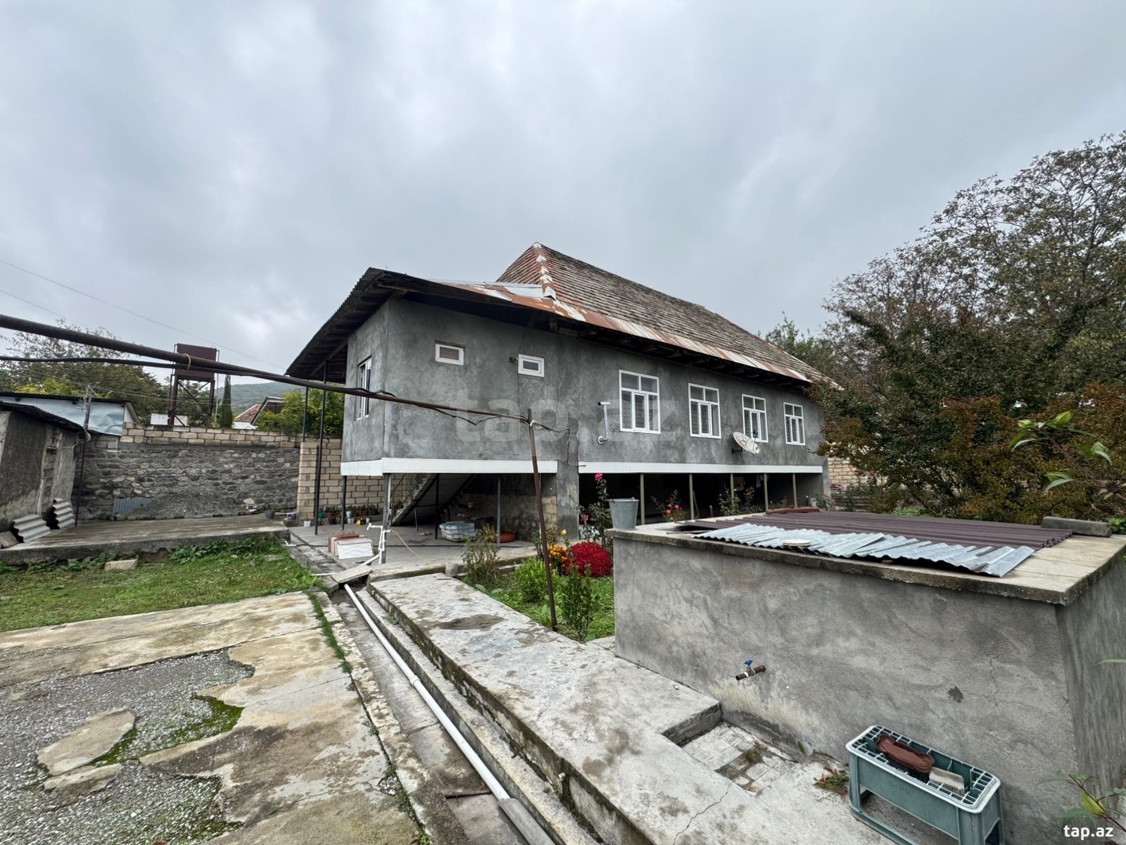 3 otaqlı həyət evi satılır, Şəki