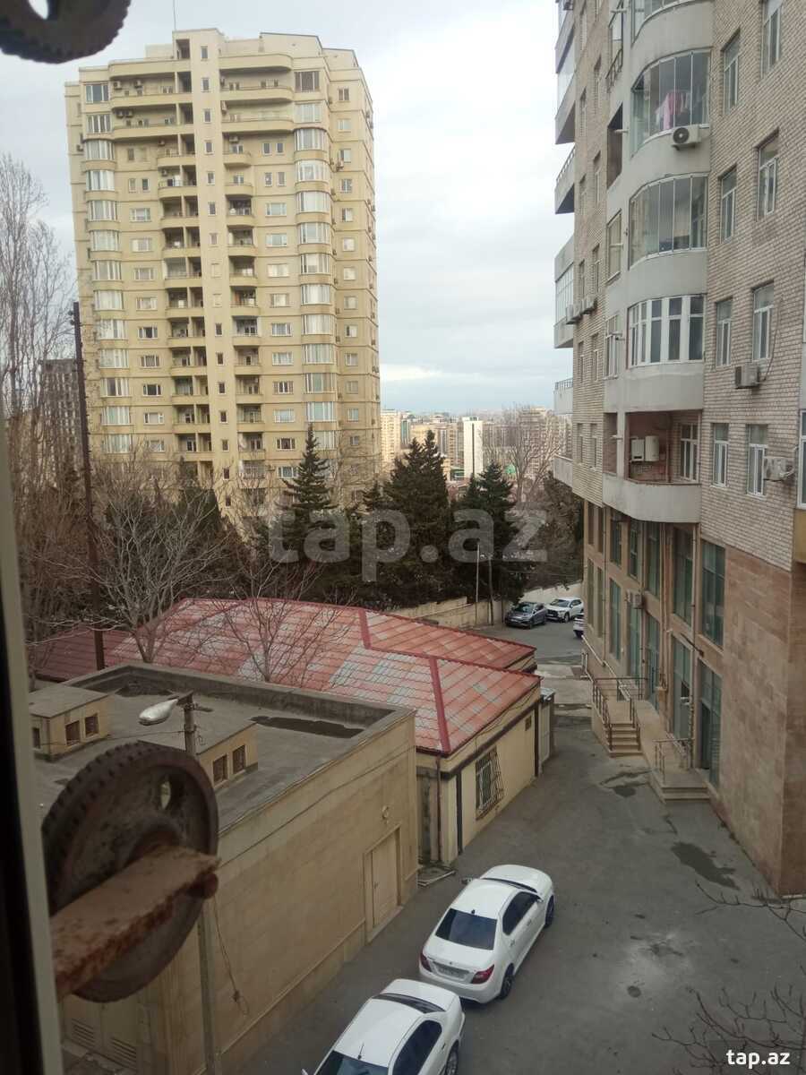 4-otaqlı mənzil, İnşaatçılar m., 100 m²
