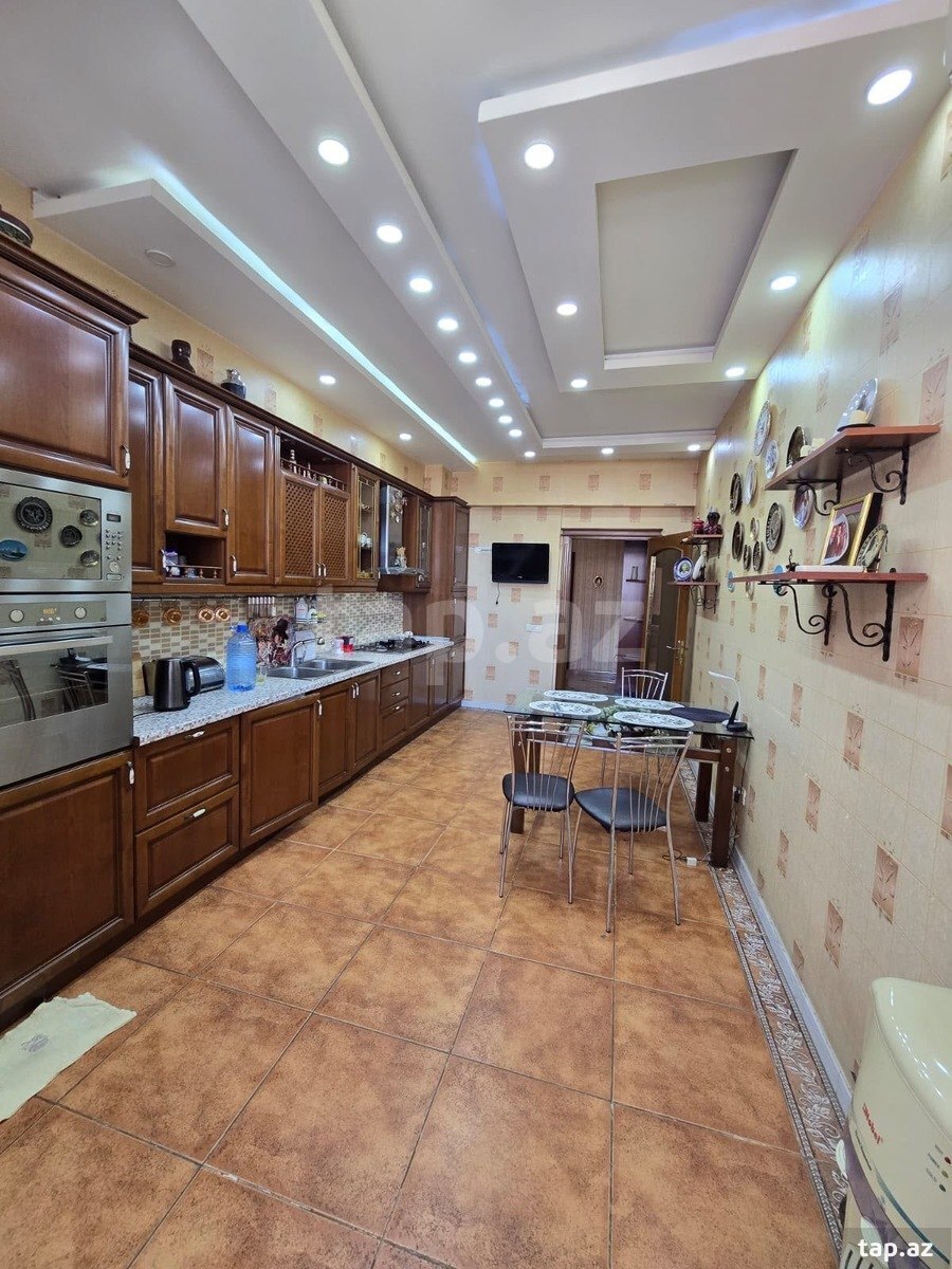 3-комн. квартира на продажу, 28 Мая, Баку