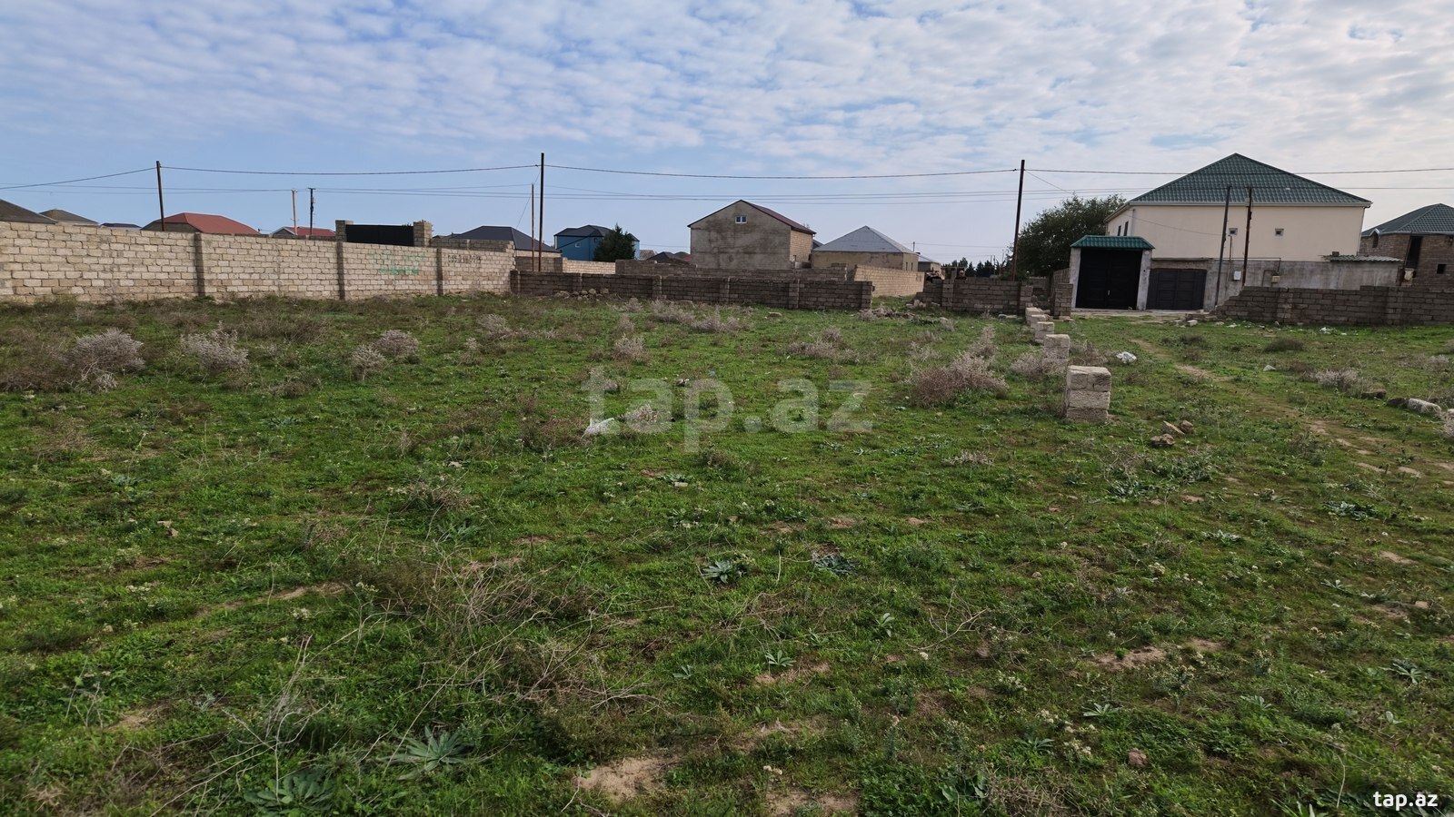 Torpaq satılır, Binə, Bakı