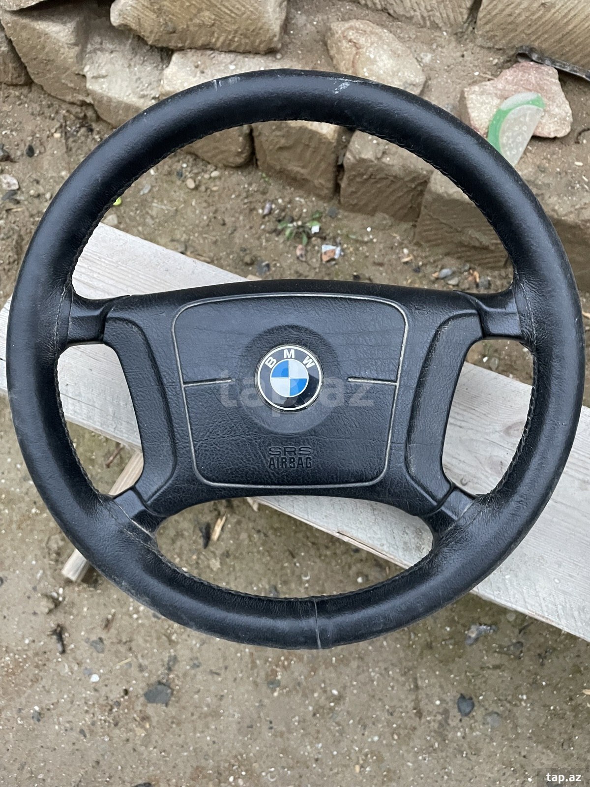 BMW sükanı və düymələr paneli