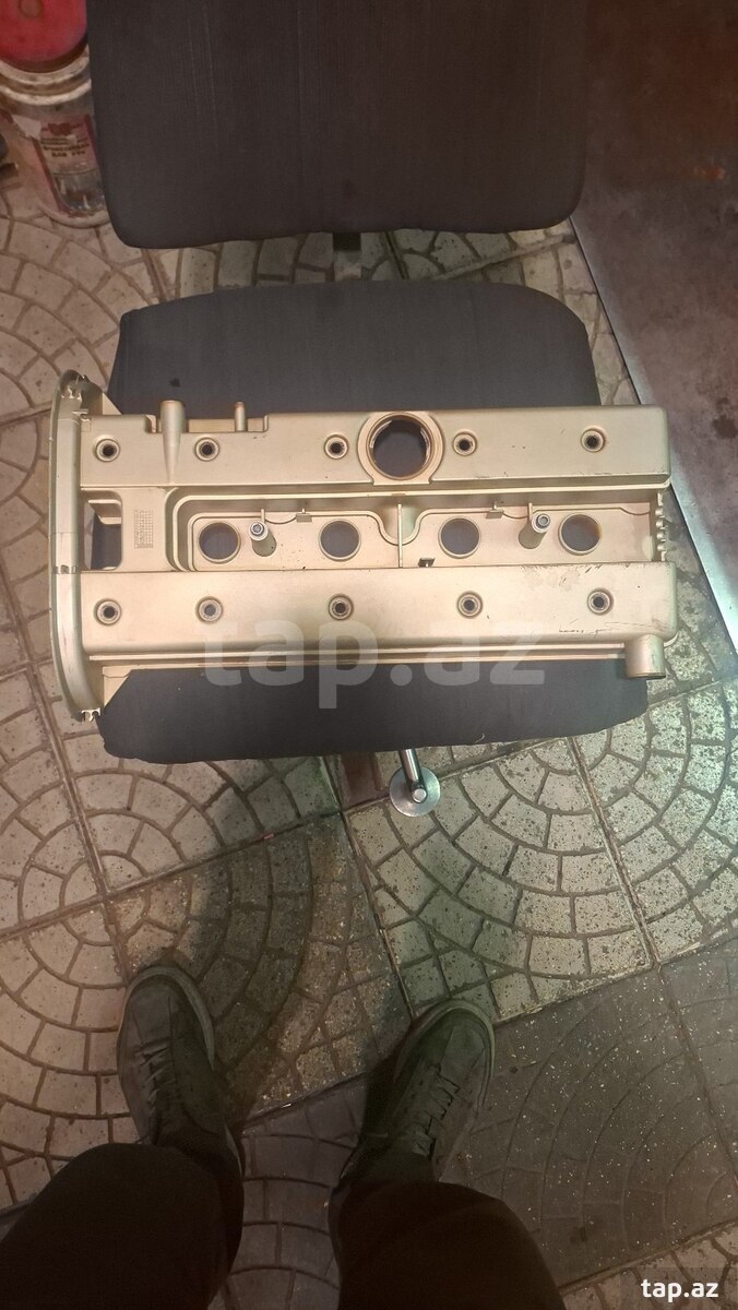 Opel Vectra 2 mühərrik qapağı