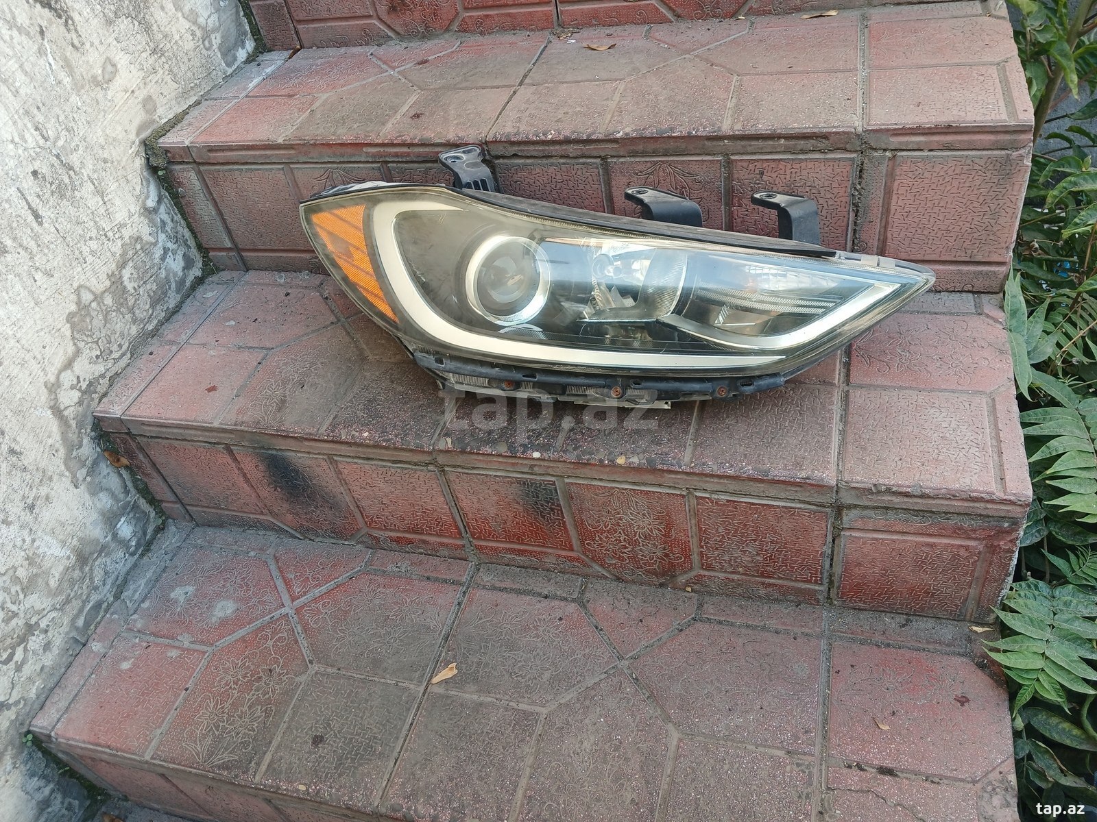 Hyundai Elantra farası