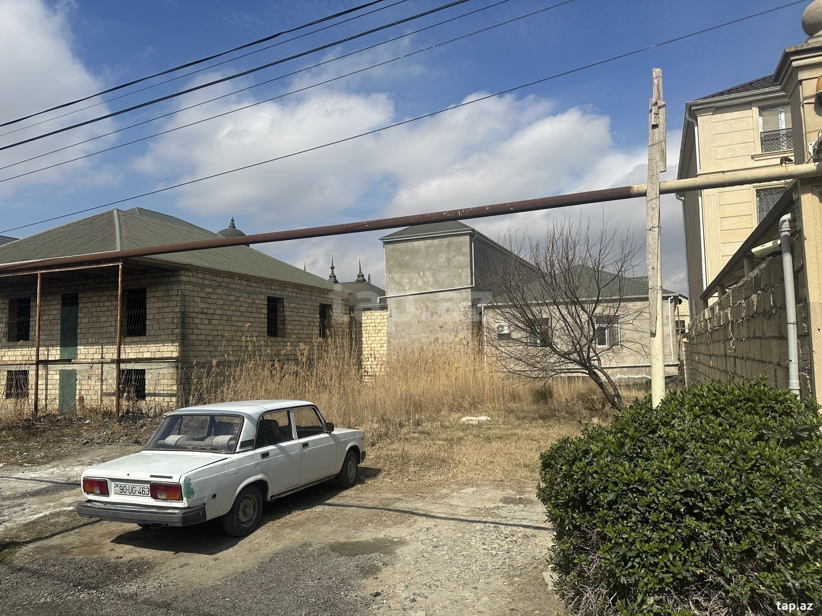 Torpaq satılır, Bakı