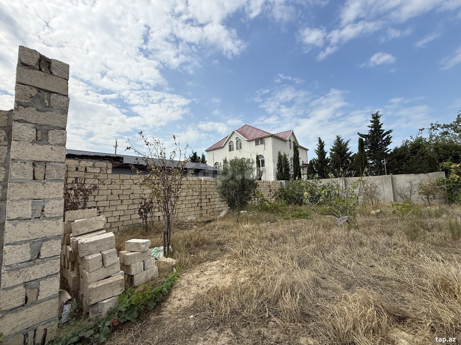 Torpaq satılır, Bakı