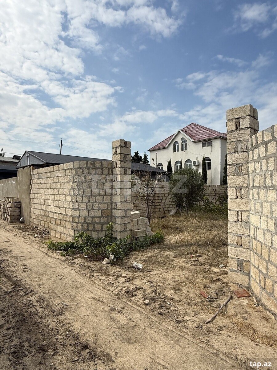 Torpaq satılır, Bakı