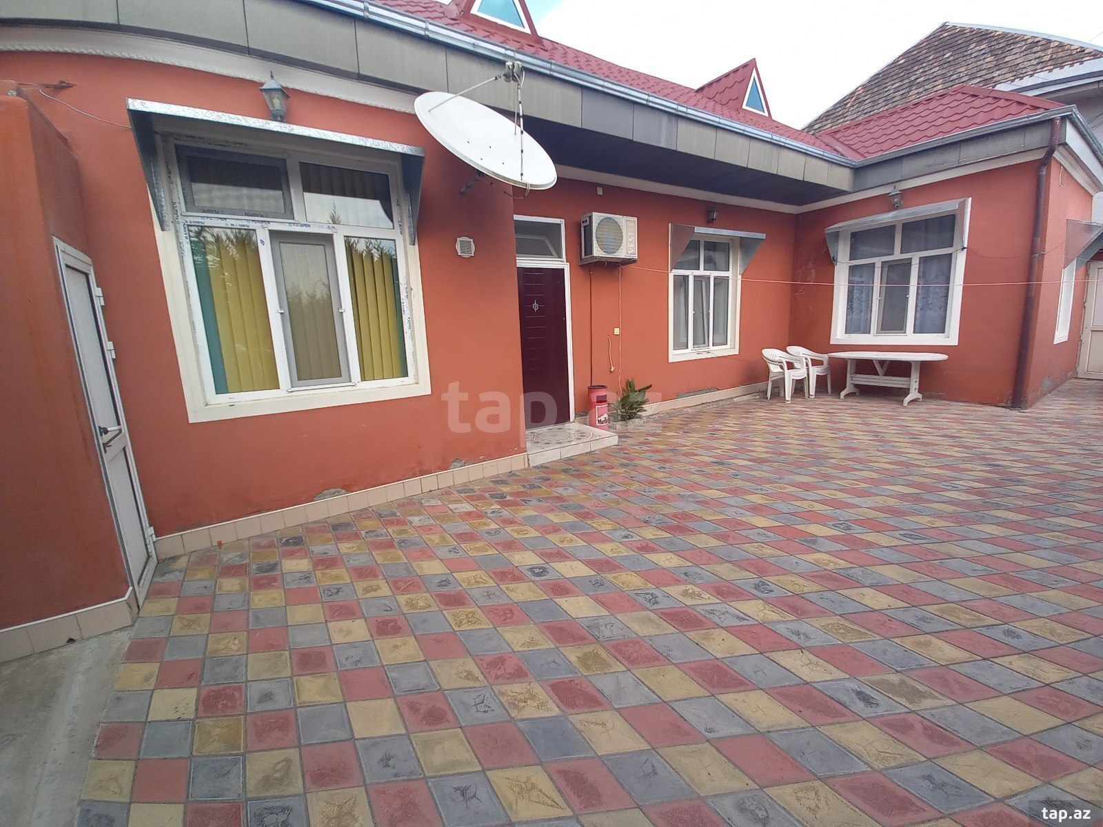 3 otaqlı həyət evi satılır, Şəki