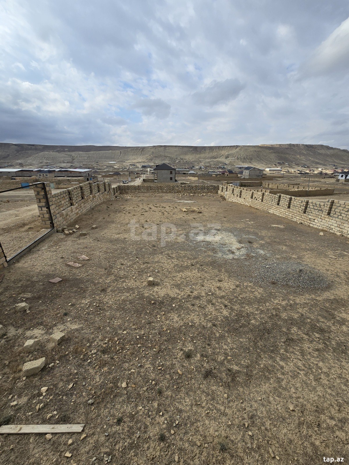 Torpaq satılır, Lökbatan, Bakı
