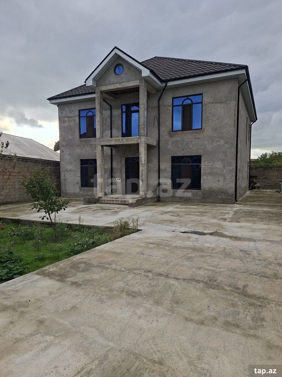 10 otaqlı həyət evi satılır, Şəki
