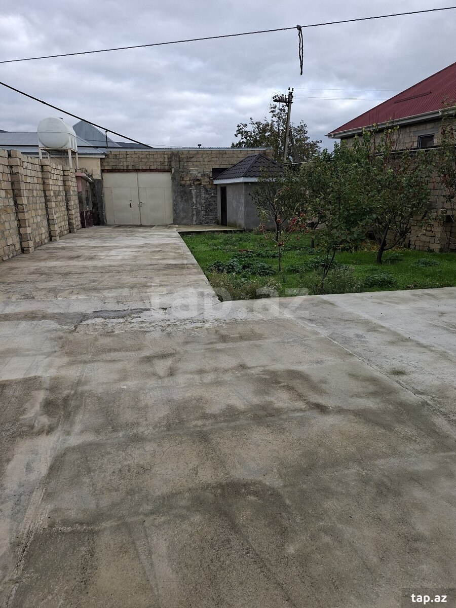 10 otaqlı həyət evi satılır, Şəki