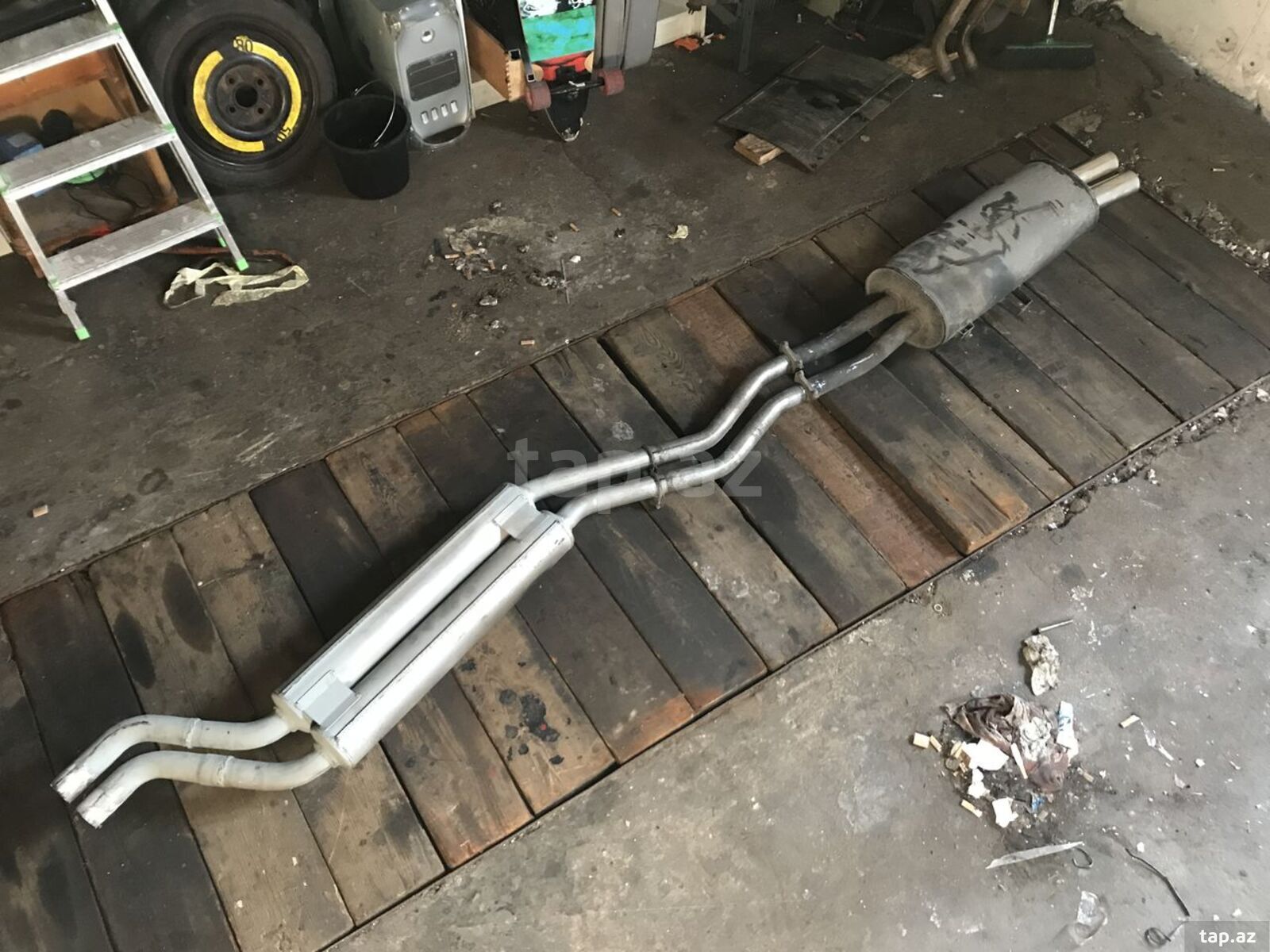 BMW E30 səsboğucu sistemi