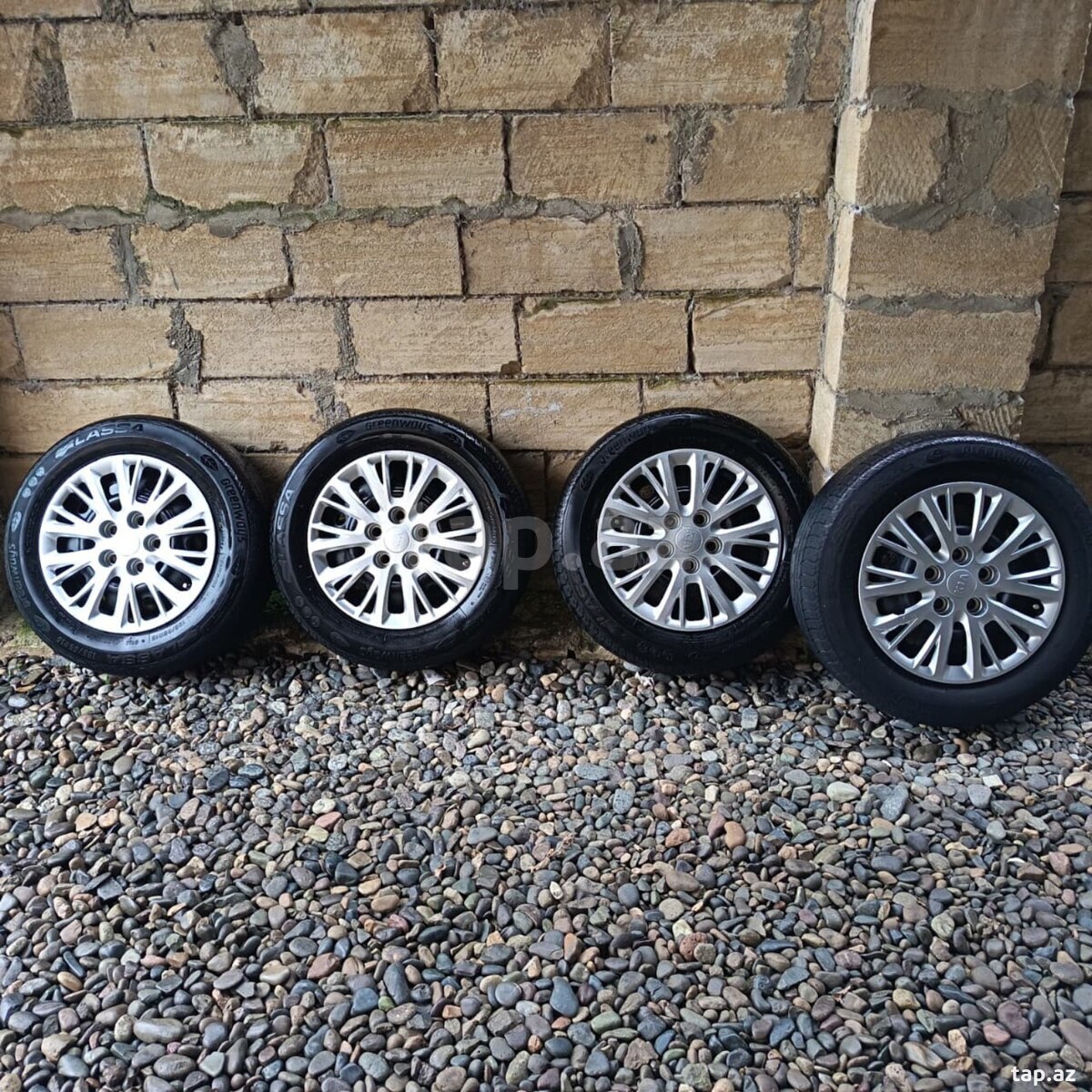 Kia Ceed 2015 təkərləri R15