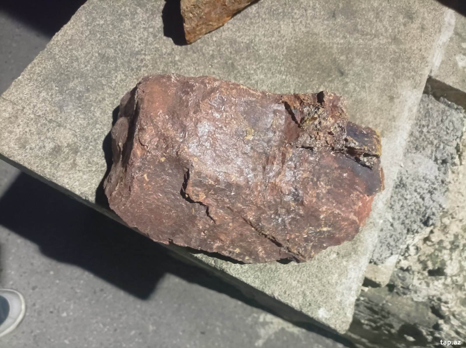 Karneol, limonit, qematit daşları