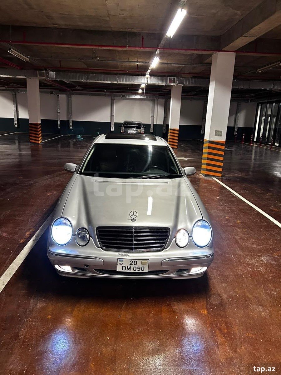 Mercedes E 240, 2000 il