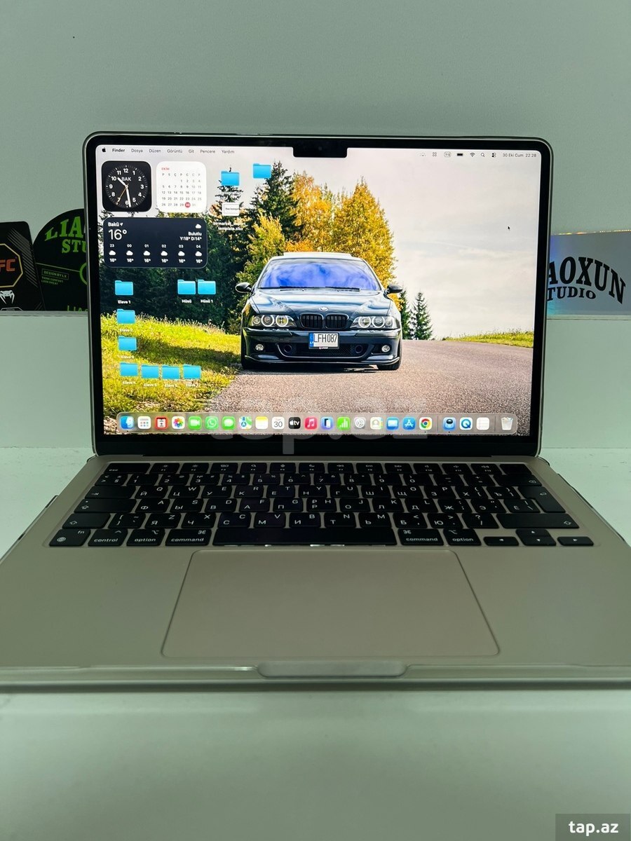Apple MacBook Air M2 13.6