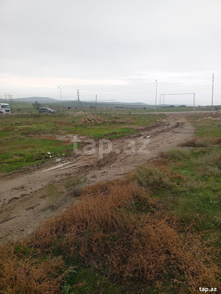 Torpaq satılır, Bakı