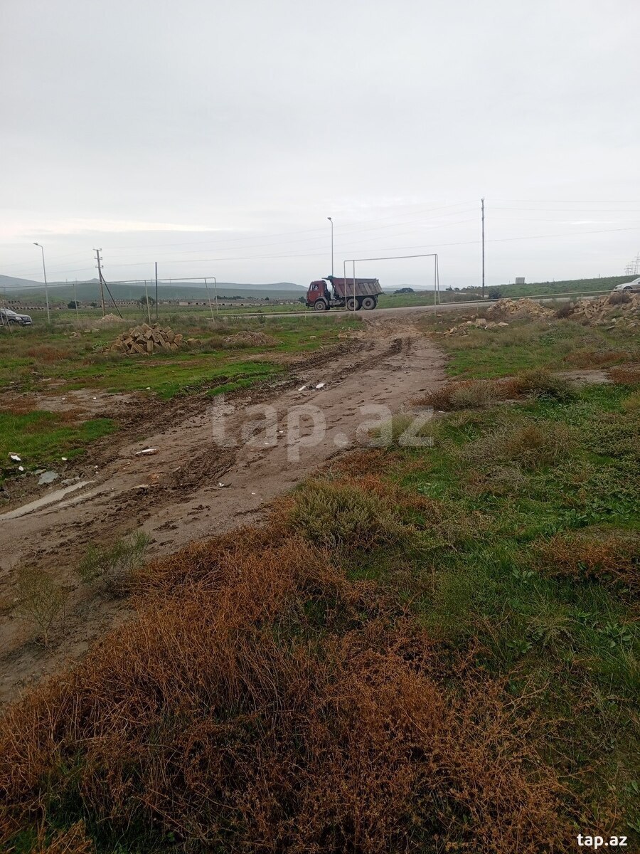 Torpaq satılır, Bakı