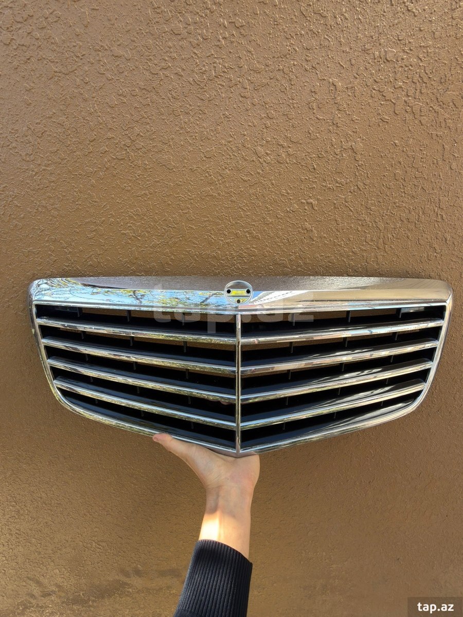 Mercedes W211 radiator barmaqlığı