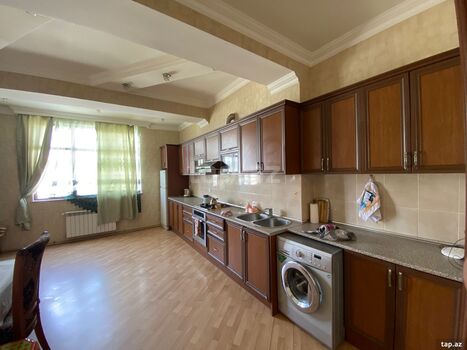 3-otaqlı yeni tikili kirayə verilir, S. Rüstəm küç. 18, 180 m²