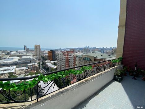 3-otaqlı yeni tikili kirayə verilir, S. Rüstəm küç. 18, 180 m²