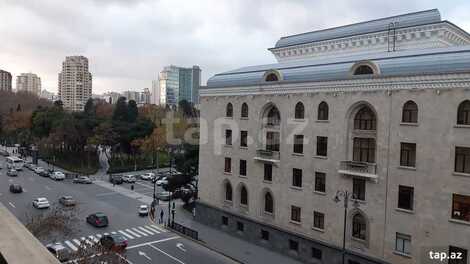 2-otaqlı mənzil kirayə verilir, 28 May küç., 70 m²