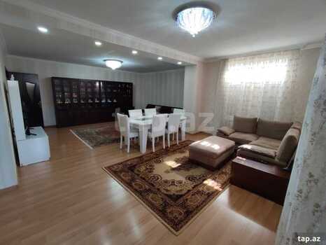 Həyət evi, 8 Noyabr pr.