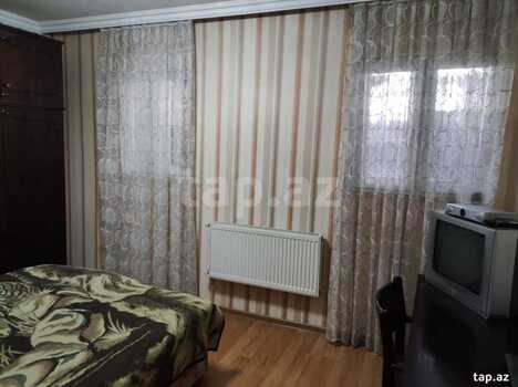 Həyət evi, 8 Noyabr pr.