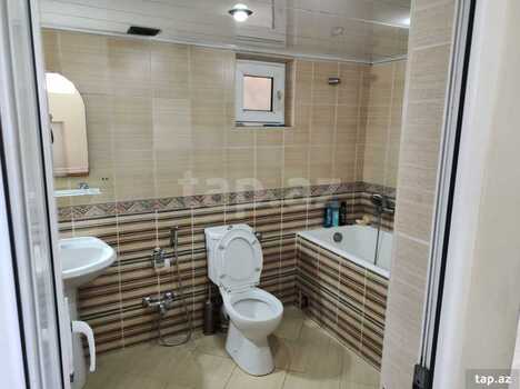 Həyət evi, 8 Noyabr pr.